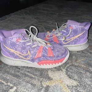 Kyrie 7 “Daughters”